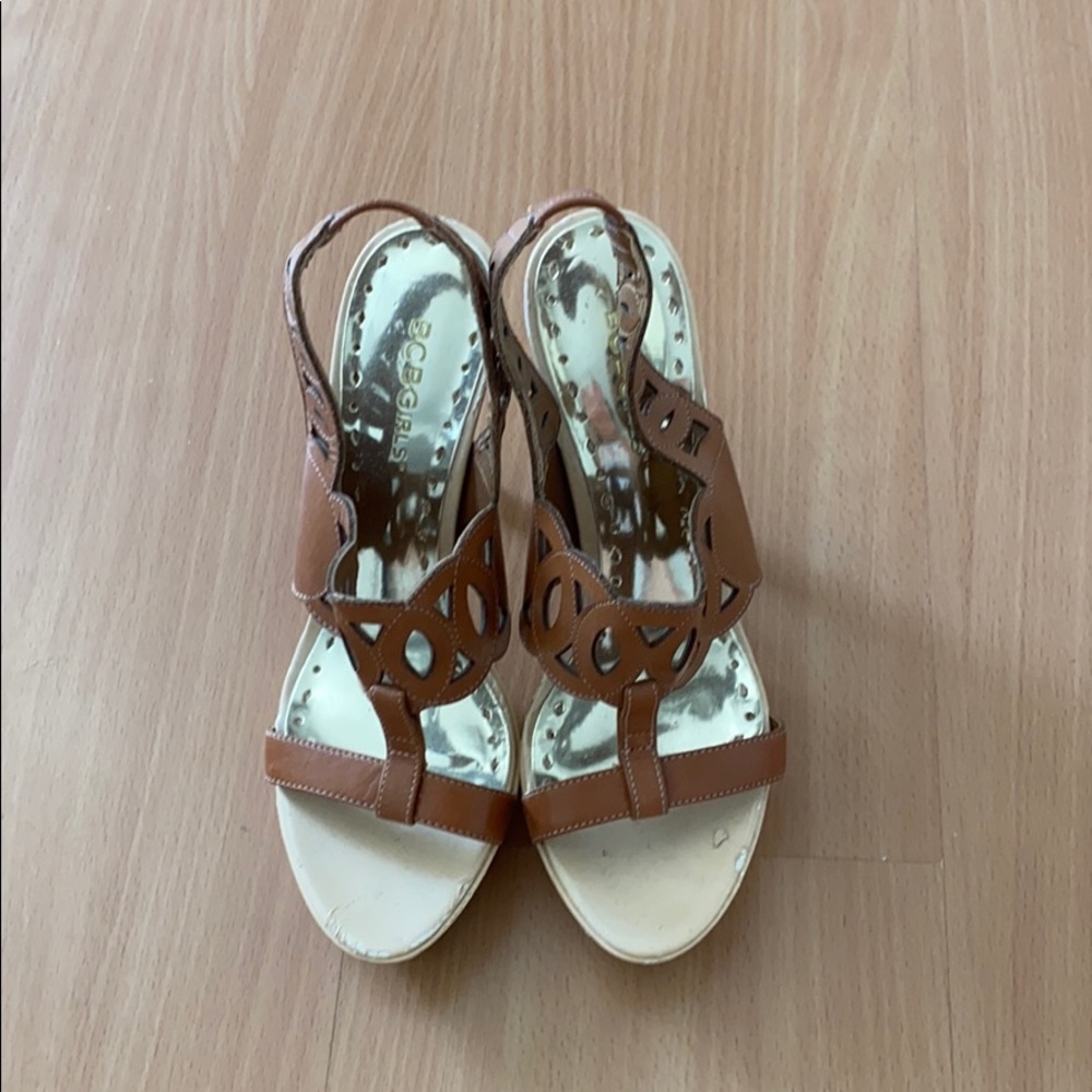 BCBG 3 inch sandal.